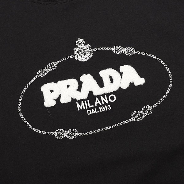 一目惚れ♪プラダ インターロック刺繍Tシャツ スーパーコピー puv68493